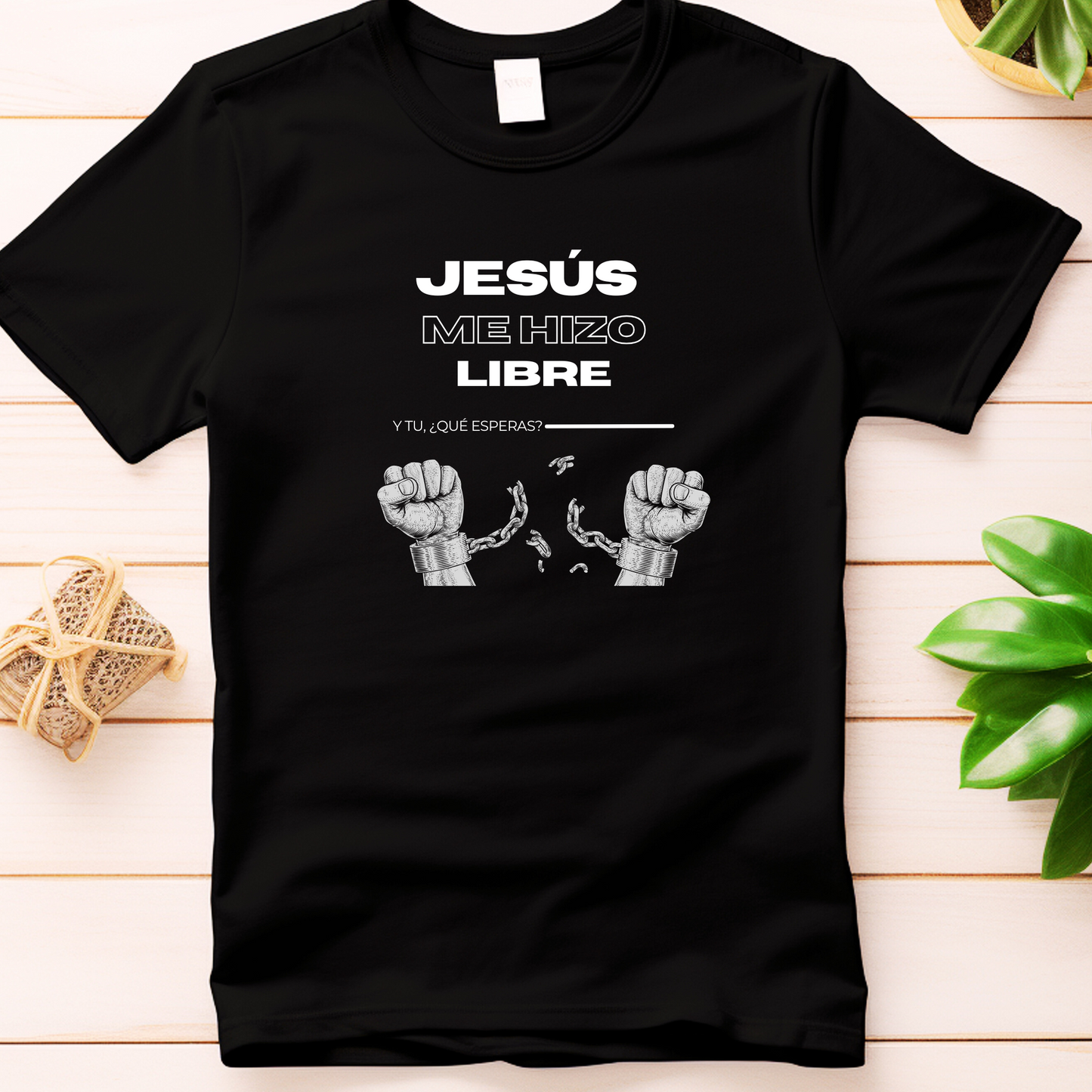 Tshirt "Jesús me hizo libre."  Camisas Cristianas